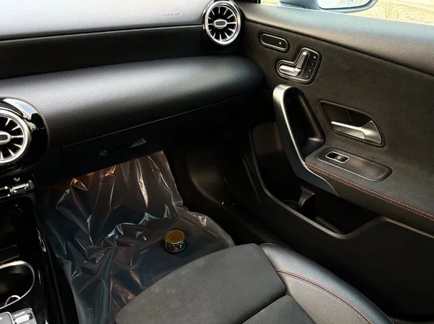 Car image 26