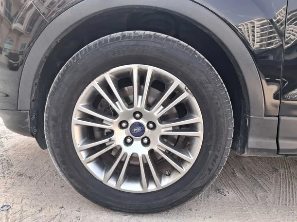 Car image 9