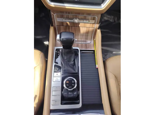 Car image 21