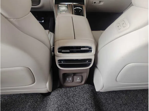 Car image 37