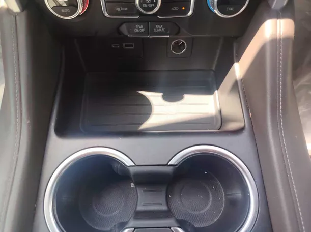Car image 23