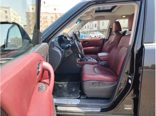 Car image 12