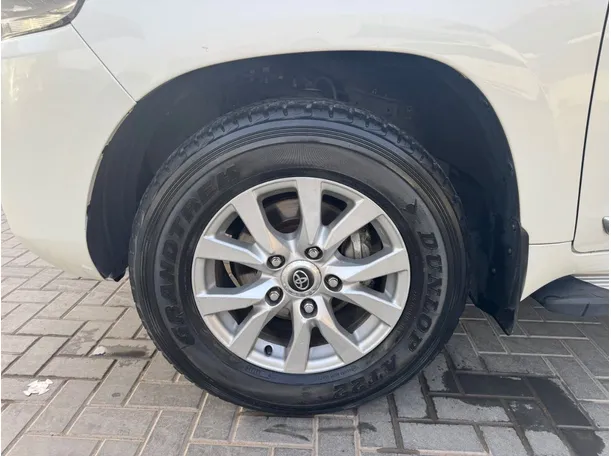 Car image 9