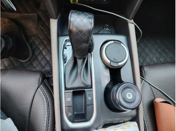 Car image 27