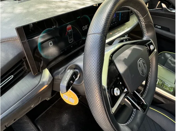Car image 25