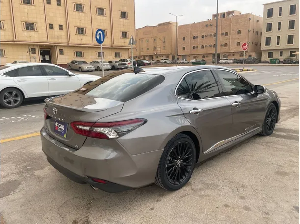 Car image 5