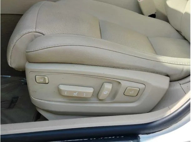 Car image 34