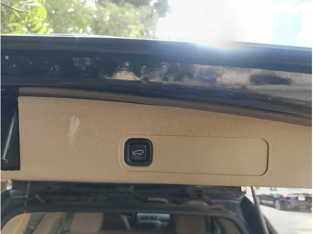 Car image 37