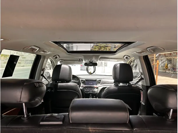 Car image 23