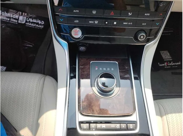 Car image 26