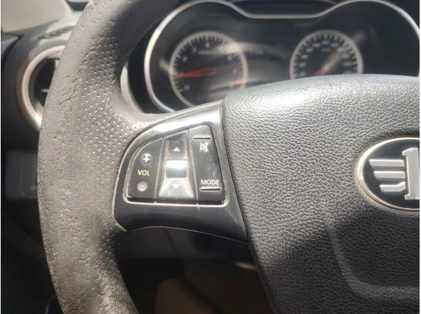 Car image 26