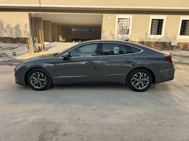 Car image 8