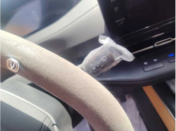 Car image 26
