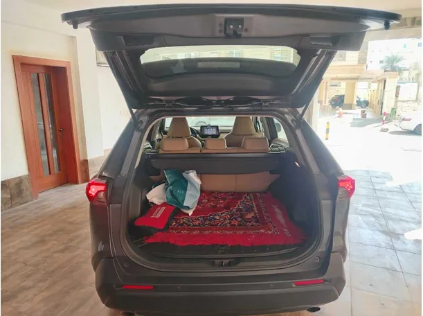 Car image 26
