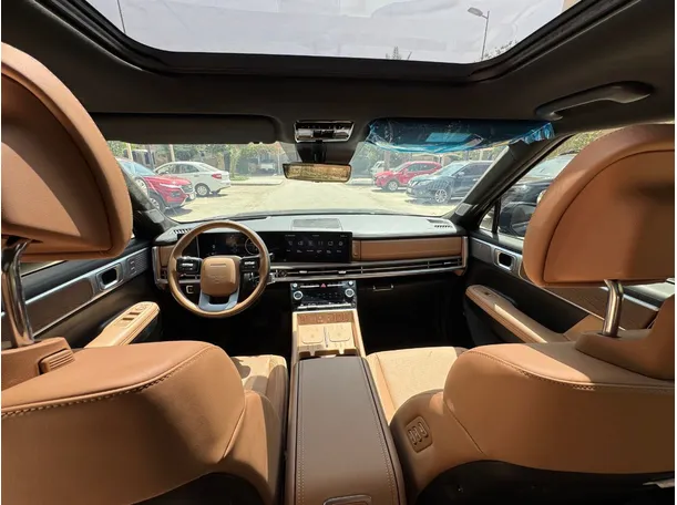 Car image 14