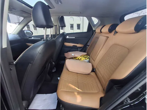 Car image 13