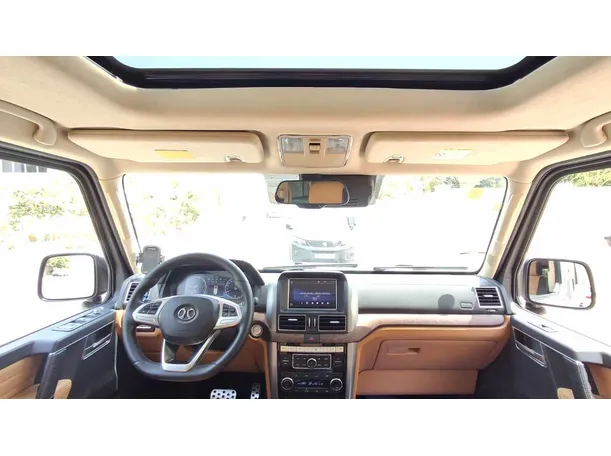 Car image 14
