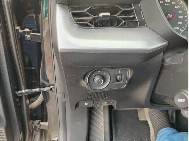 Car image 37