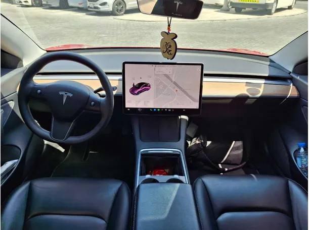 Car image 14