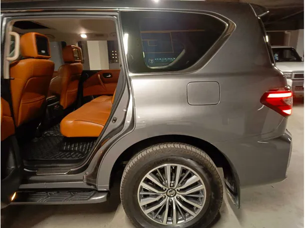 Car image 17