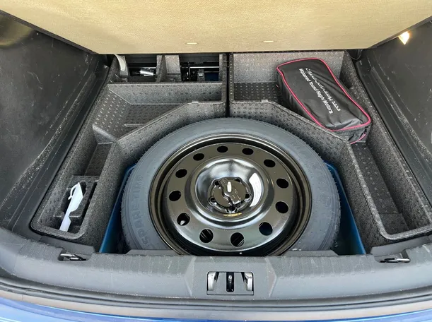 Car image 32