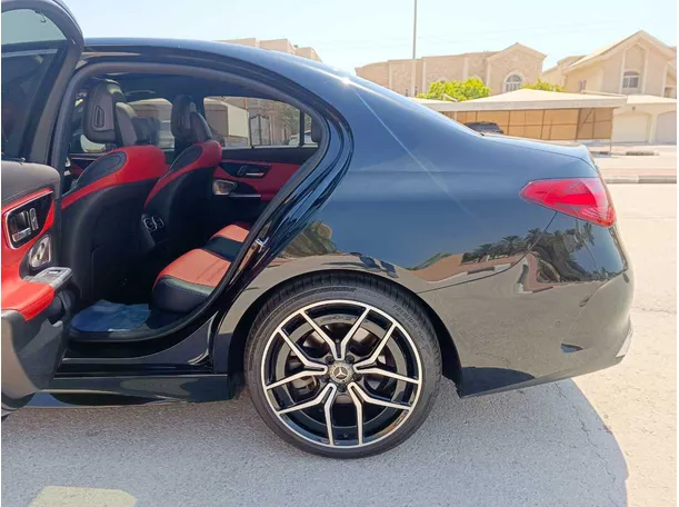 Car image 19