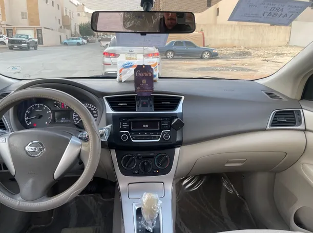 Car image 19