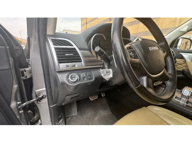 Car image 23