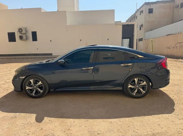 Car image 8