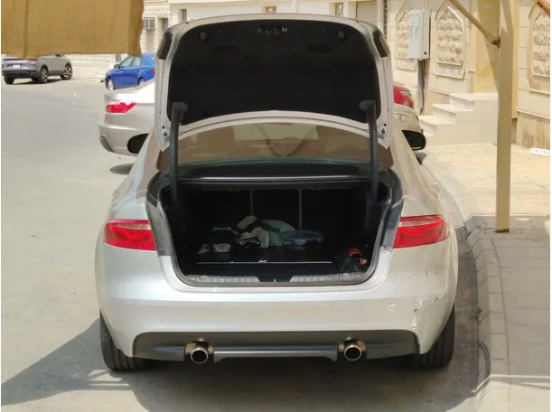 Car image 24