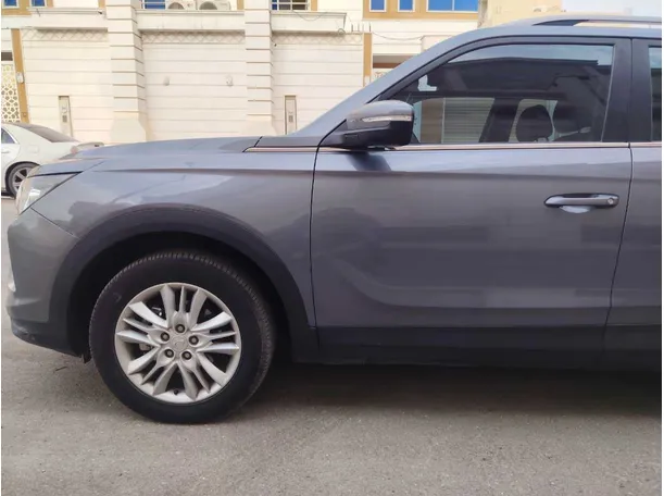 Car image 9