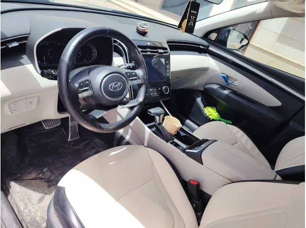 Car image 13