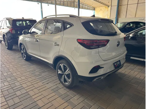 Car image 5