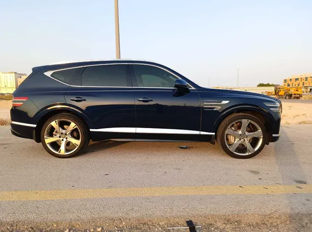 Car image 4