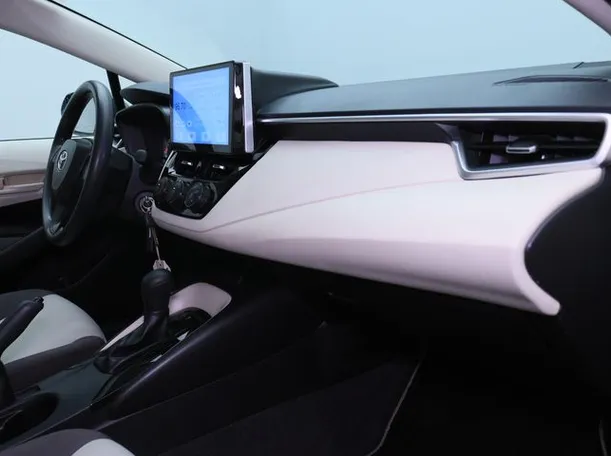 Car image 10