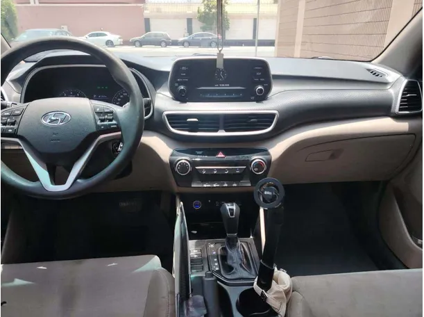 Car image 25