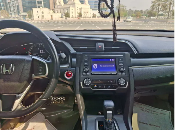 Car image 12