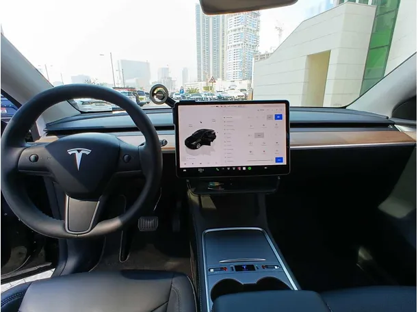 Car image 15