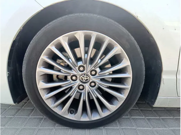 Car image 10