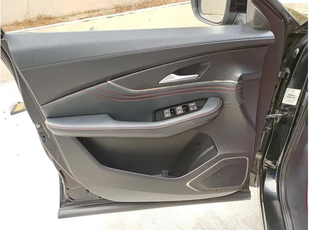 Car image 10