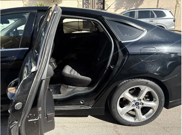 Car image 15