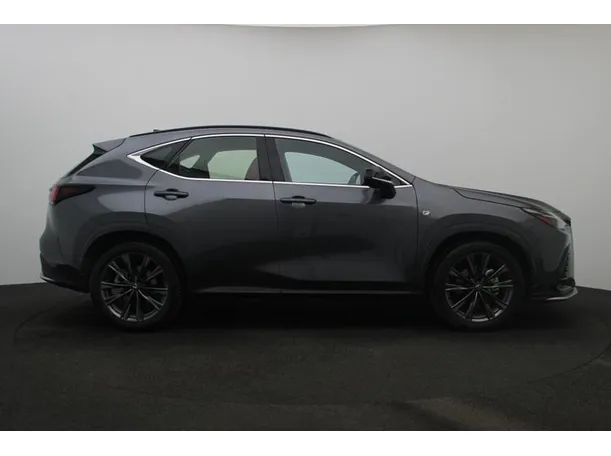 Car image 13