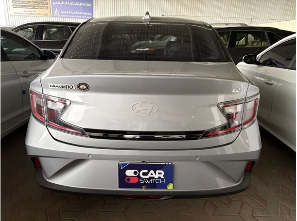 Car image 5