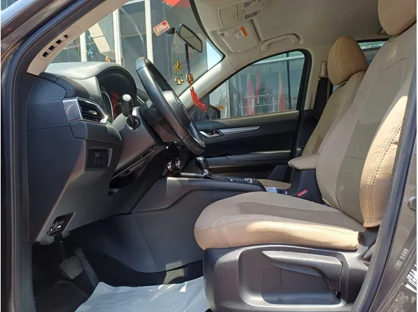 Car image 12