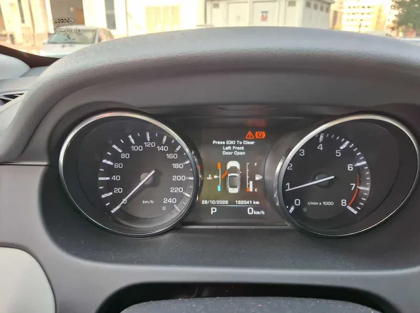 Car image 18
