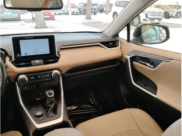 Car image 25