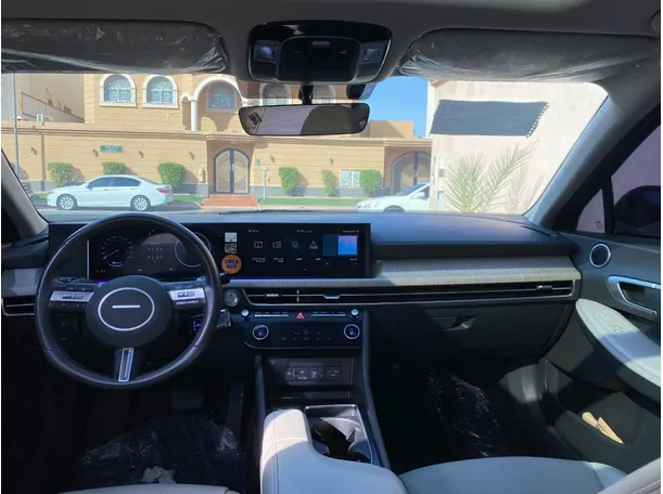 Car image 15