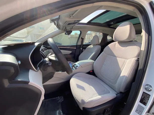 Car image 11