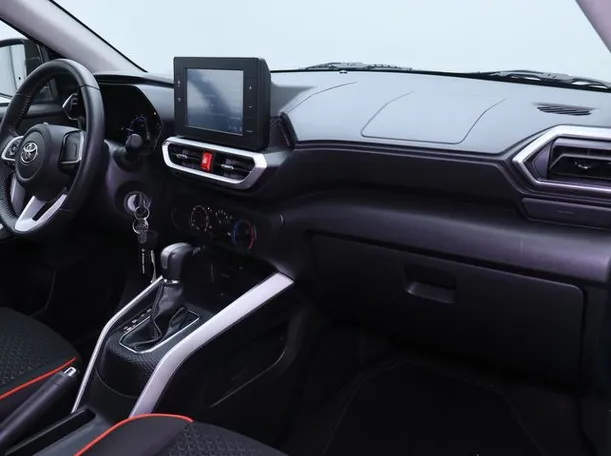 Car image 10