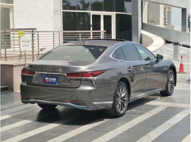 Car image 5